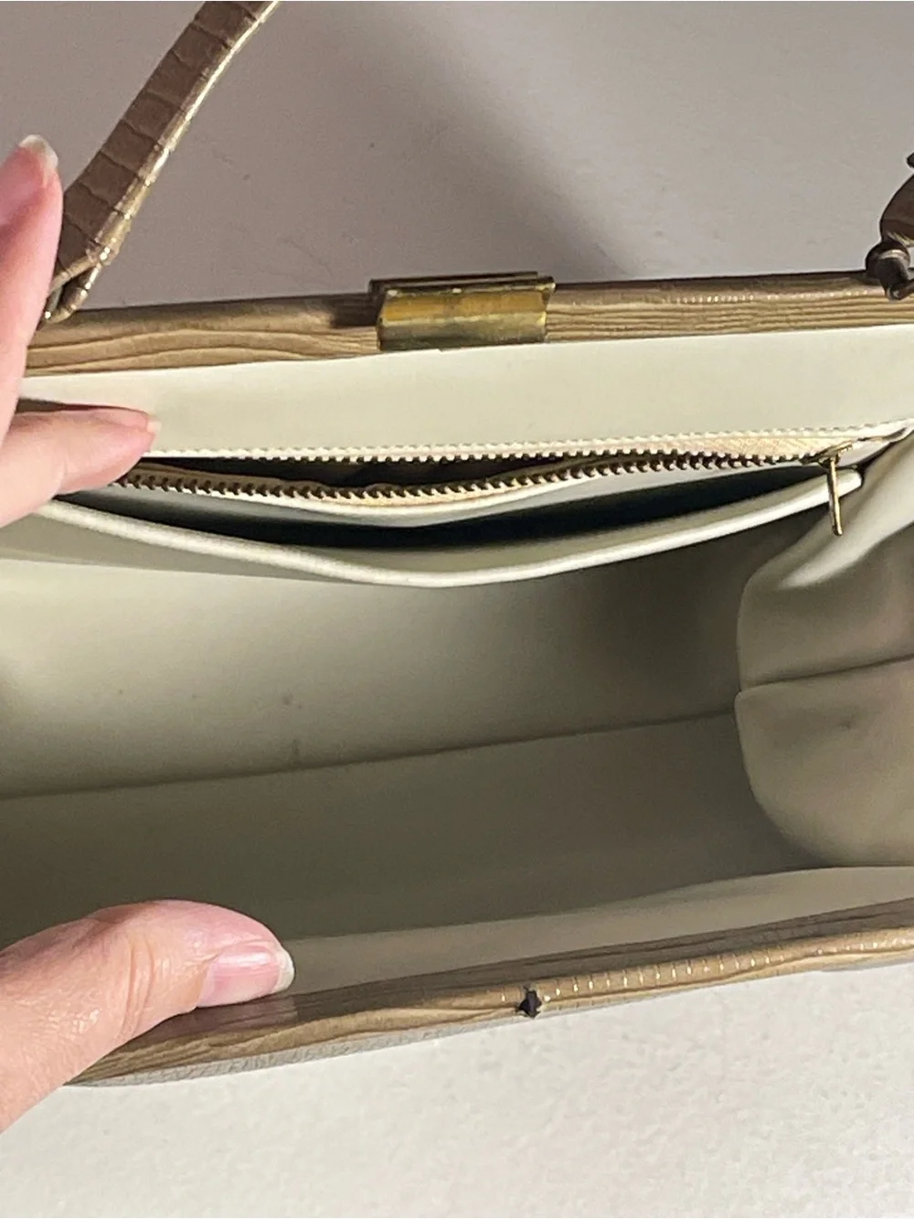 Vintage 1950s 1960s Taupe Lizard Embossed Handbag Purse Top Handle Talon Zipper